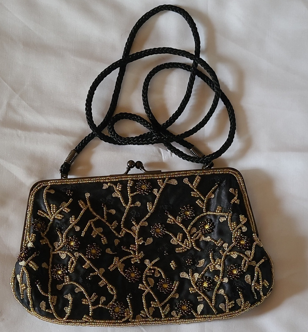Womens Black/Gold Beaded Embroidered Floral Kiss Lock Clutch w/ Shoulder Strap